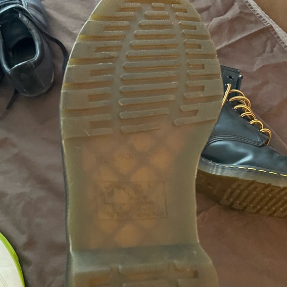 Dr martens Bots 10/10 worn 3 times Not my style got it as s gift. - Picture 2 of 7